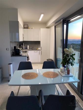 Prodej, moderní zařízený byt 2+kk, Olšanská, Praha 3 Žižkov, klimatizace, parkování, sklep, recepce