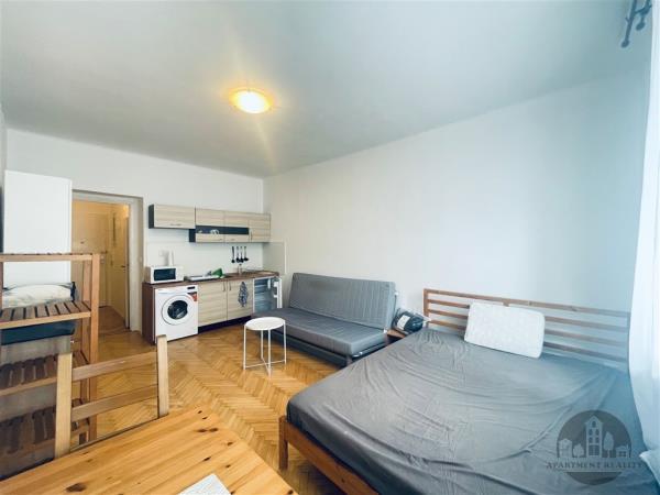 Pronájem, pěkný zařízený byt 1+kk, Křižíkova, Praha 8  Karlín, balkon,  internet