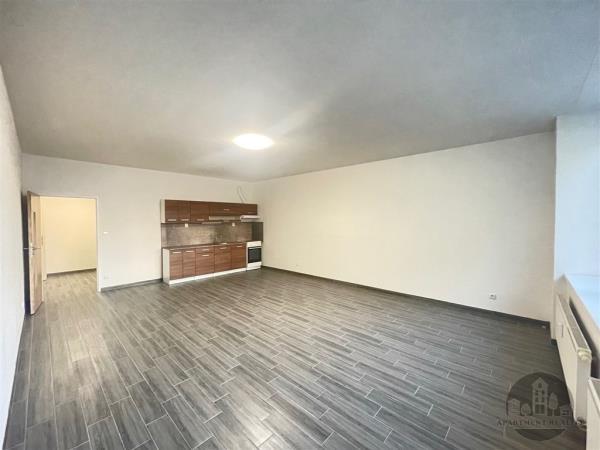 Pronájem, pěkný nově zrekonstruovaný byt 1kk, Na Harfě, Praha 9