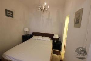 pokoj / ložnice s pozoruhodný lustr