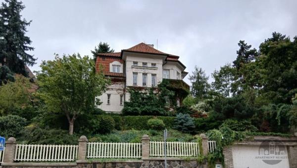 Pronájem, pěkný zařízený byt 2+kk, Svatoslavova, Praha 4 Nusle, internet, venkovní posezení
