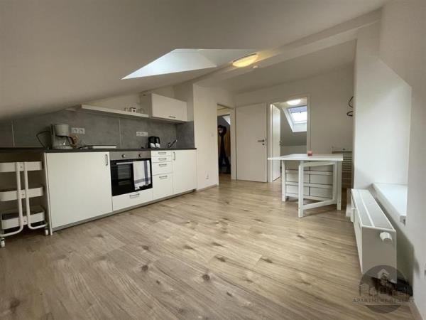 Pronájem, pěkný zařízený byt 2+kk, Budějovická, Praha 4, metro Kačerov, sklep, parkování