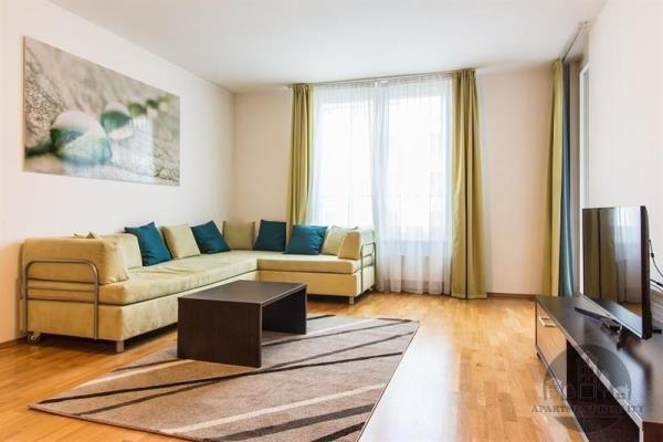 Pronájem, pěkný zařízený byt 2+kk, 65m2, Karla Engliše, Praha 5 - Smíchov, balkon, internet, metro Anděl, sklep, recepce