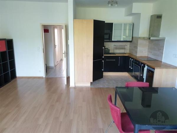 Pronájem, pěkný částečně zařízený byt 3+kk, 70m2, Chlupáčova, Praha Hlubočepy, garáž, zahrádka, internet