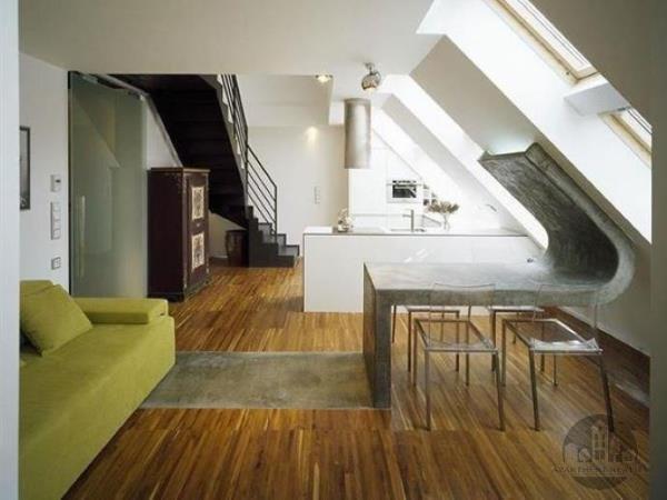 Pronájem, atraktivní půdní byt 3+KK, 90 m2, Národní obrany, Praha 6Bubeneč, metro, terasa 18 m2, internet Wifi, satelit, úklid v ceně