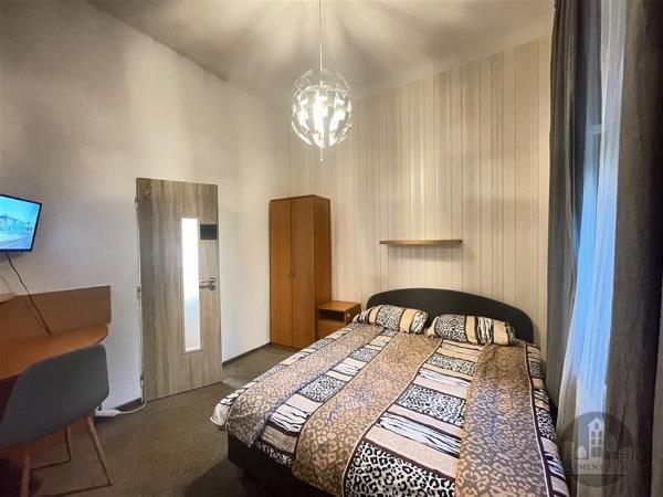 Pronájem, pěkný byt 1+kk, 21m2, Praha 2  Na Slupi Vyšehrad, společná malá zahrada, internet