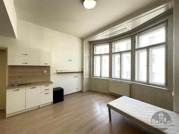 Pronájem, pěkný byt 1kk, Prokopova, Praha 3