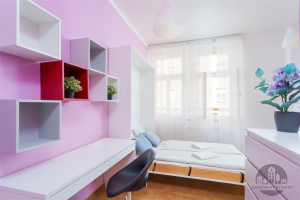 Pronájem, pěkný zařízený byt 1+kk, Čestmírova, Praha 4, internet, Erasmus