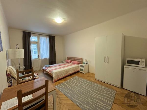 Pronájem, pěkný zařízený byt 1+kk, Křižíkova, Praha 8, internet, balkon, metro Křižíkova