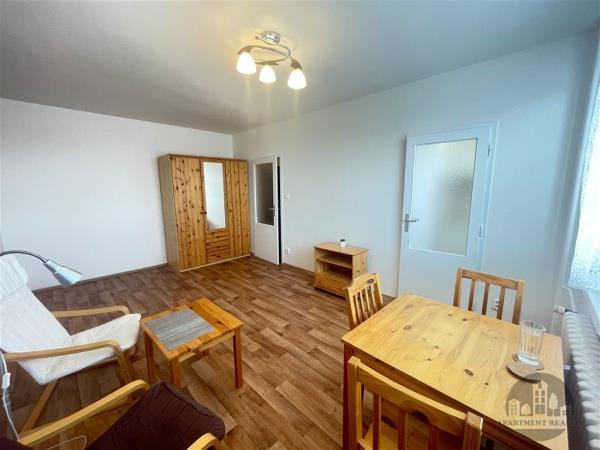 Pronájem, pěkný částečně zařízený byt 1+kk, Mazurska, Praha 