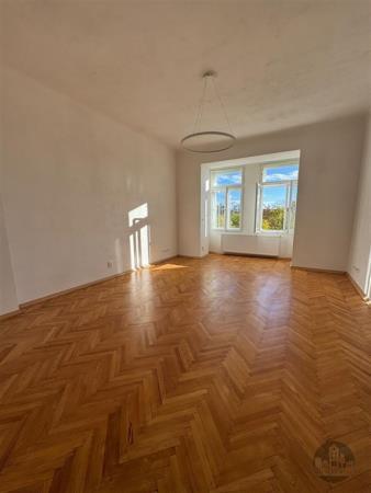 Pronájem, pěkný nezařízený byt 2+1, Estonská, Praha 10  Vršovice, 2 ložnice