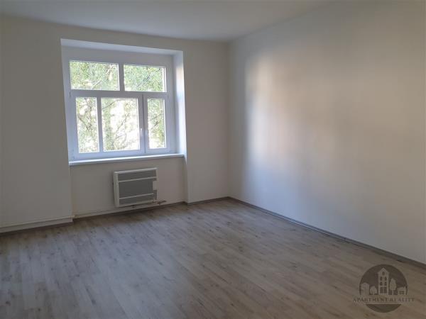 Pronájem, nezařízený byt 2+1, 51m2, Biskupcova, Praha 3, 2 oddělené ložnice