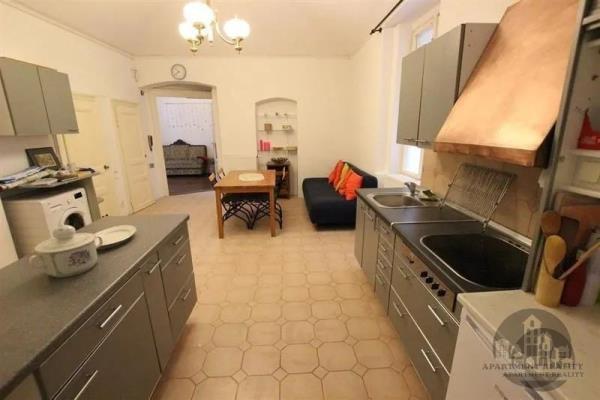 Pronájem, pěkný zařízený byt 2+kk, 60m2, Ječná, Praha 2  Nové Město, balkon, internet, Erasmus