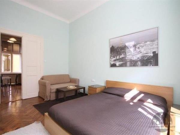 Pronájem, pěkný zařízený byt 2+kk, 40m2, Bořivojova, Praha 3, park RIegrovy sady