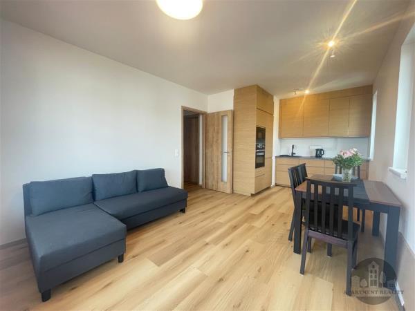 Pronájem, pěkný zaříezený byt 2+kk, Waltariho, Praha 9 Hloubětín, balkon, garážové stání